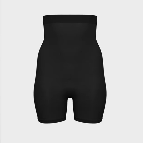 NWT Aritzia Seamless ShapeEnhance Highwaisted Shorts - Picture 1 of 7